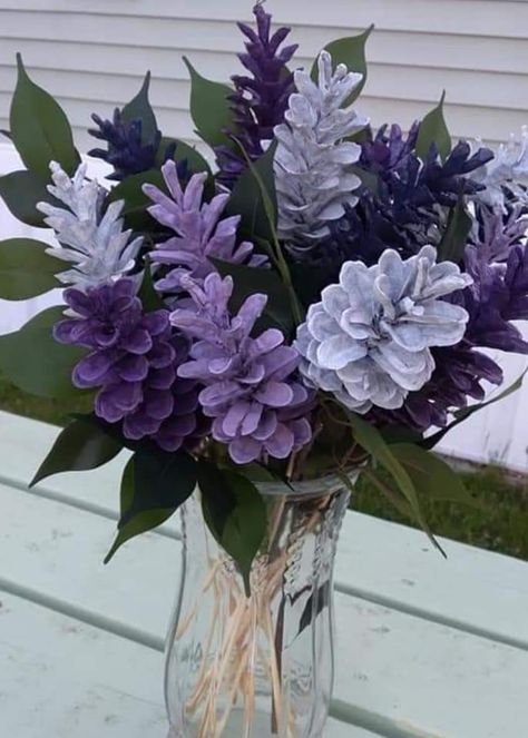 Painted Pinecones Flowers, Diy Pinecone Flowers With Stems, Painted Pine Cones Flowers, Purple Pine Cones, Pinecone Lilacs Diy, Pine Cone Flower Wreath, Pinecone Crafts Christmas, Pine Needle Crafts, Painted Pinecones