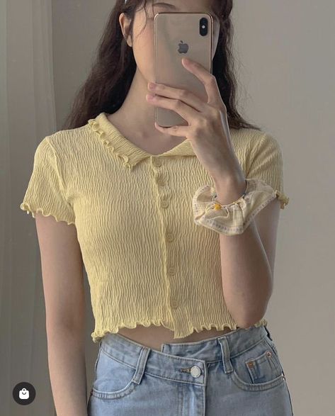 Yellow Crop Top Outfit, How To Be Aesthetic, Crop Top Outfit, Be Aesthetic, Downtown Outfits, Comfortable Outfit, Yellow Crop Top, Trendy Fashion Tops, Top Outfit