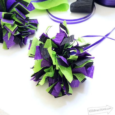 Halloween Crepe Paper, Paper Halloween Decorations, Crepe Paper Decorations, Paper Pom Pom, School Door Decorations, Crepe Paper Streamers, Paper Halloween, Grinch Christmas Decorations, Party Streamers