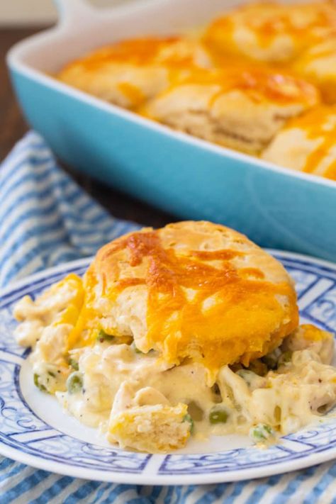 Easy Creamed Chicken and Biscuits Chicken Over Biscuits, Creamed Chicken And Biscuits, Chicken And Biscuits Recipe, Chicken Biscuit Casserole, Creamed Chicken, Cream Chicken Recipes, Chicken Biscuits, Spicy Southern Kitchen, Frozen Biscuits