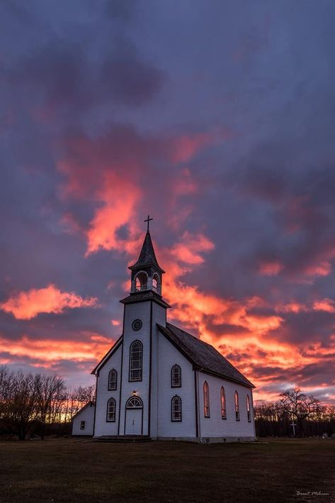 Springfield Simpsons, Pretty Place Chapel, Christian Country, Church Aesthetic, Church Backgrounds, Country Churches, Old Country Churches, Building Aesthetic, Phone Wallpaper Boho