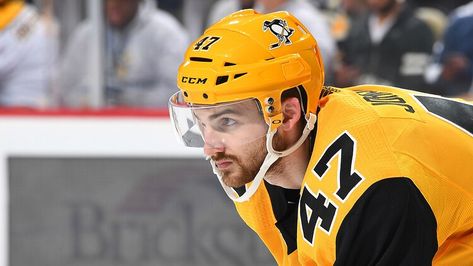 Ex-NHL player Adam Johnson, 29, dead after suffering horrific neck injury in 'freak accident' during game — Fox News Sheffield Steelers, Adam Johnson, Neck Injury, Ice Hockey Players, Nhl Games, Johnson Family, Nhl Players, Hockey Fans, Pittsburgh Penguins