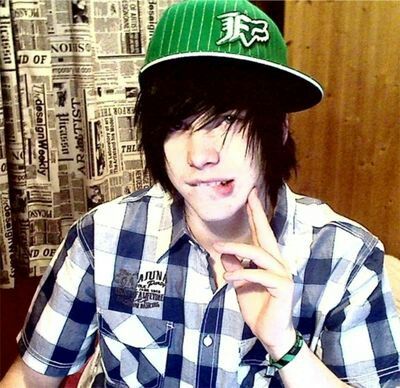 Emo Guy Hair, Country Emo, Emo Guy, Emo Guy Outfits 2000s, Emo Biys, Scene Boy, Emo Boy 2000s, 2000s Emo Boy, Hey Emo Boy