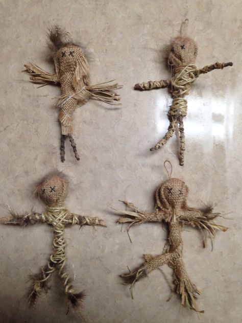 Voodoo Halloween Decorations Diy, Swamp Halloween Decor, Homemade Voodoo Doll, Halloween Voodoo Decorations, Voodoo Dolls Diy, How To Make A Voodoo Doll, Voodoo Decorations, Voodoo Doll Diy, Voodoo Halloween Decorations