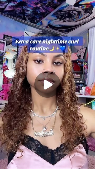 ꧁ 𝒜𝓃𝓃𝒶 ꧂ on Instagram: "Nightcare curl routine🌙✨ products 💙: @itsa10haircare leave in, @tangleteezer brush, @mielleorganics rosemary hair oil, @colabhair Dry Shampoo overnight renew 🫶🏽 & bonnet with other healthy hair accessories on my storefront 
.
.
.
.
.
.
.
.
.
.
.
.
.
 #beauty #haircaretips #night #healthyhair #explorepage✨ #trending #hairtutorial #hairgrowth" Night Time Curly Hair Routine, Curly Hair Night Routine, Rosemary Hair Oil, Diy Hair Oil, Curl Routine, Rosemary Hair, Rosemary Oil For Hair, Overnight Hairstyles, Night Time Routine