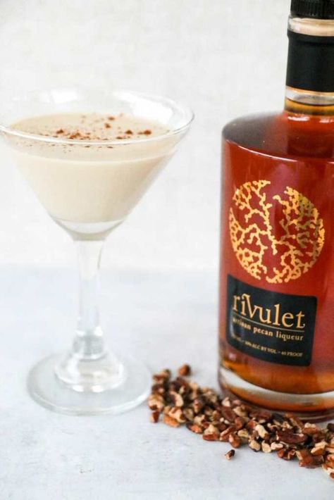 Beautiful Cocktails, Liquor Recipes, Irish Cream Liqueur, Liqueurs Recipes, Dairy Free Alternatives, Vodka Martini, Reason To Live, Cream Liqueur, Flavored Vodka