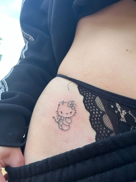 Small Tattoos Hello Kitty, Hello Kitty Kuromi Tattoo, Hello Kitty Small Tattoo, Hello Kitty Tattoo Matching, Hello Kitty And Kuromi Tattoo, Matching Sanrio Tattoos, Hello Kitty Matching Tattoos, Matching Hello Kitty Tattoos, Small Hello Kitty Tattoo