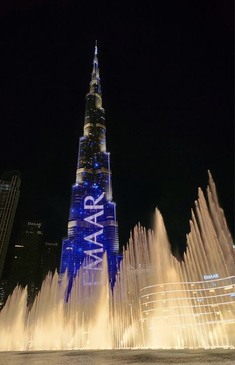 The front view of the Burj Khalifa Burj Khalifa Night, Burj Khalifa Photography, The Burj Khalifa, Billionaire Lifestyle Luxury Living, Dubai Vacation, Dubai Aesthetic, Travel Picture Ideas, Vision Board Photos, Dubai City