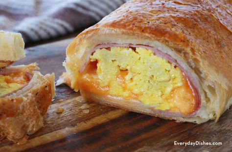 Easy delicious breakfast Stromboli with ham, scrambled eggs and cheese wrapped in a puff pasty crust - delicious. Breakfast Stromboli, Stromboli Recipe, Breakfast And Brunch, Brunch Buffet, Everyday Dishes, Bread Roll, What's For Breakfast, Morning Breakfast, Breakfast Brunch Recipes