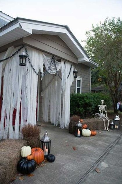 Halloween Decoration: 60 Scary Outdoor Halloween Decoration Ideas Front Yard Halloween Decorations, Halloween Decorations Outdoor Porch, Giant Spiders, Halloween Films, Diy Halloween Dekoration, Dekorasi Halloween, Vintage Halloween Party, Halloween Diy Outdoor, Halloween Decor Diy