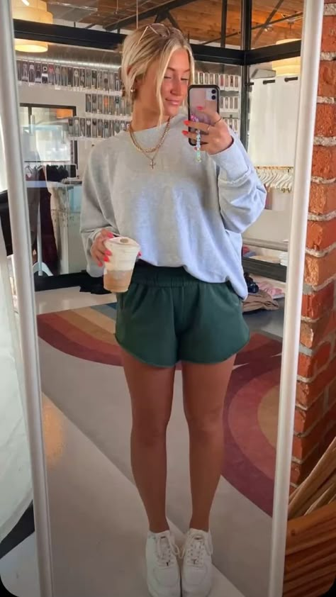 back to school outfits #Fitinspo #Backtoschool #Backtoschooloutfit #Outfitinspo #Ihateschool #backtoschooloutfitshighschool Class Fits, Class Outfits, Class Outfit, College Fits, Cute Comfy Outfits, Athleisure Outfits, American Beauty, Rainy Day Outfit, Outfit Inspo Fall