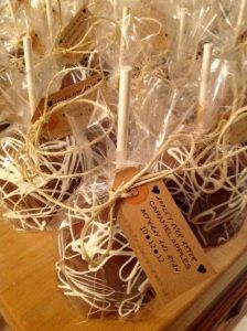 Some of our favorite fall favors - The Wedding Guys Creative Wedding Favors, Inexpensive Wedding Favors, Candy Wedding Favors, Edible Wedding Favors, Elegant Wedding Favors, Wedding Crashers, Best Wedding Favors, Wedding Favors Fall, Fall Bridal Shower