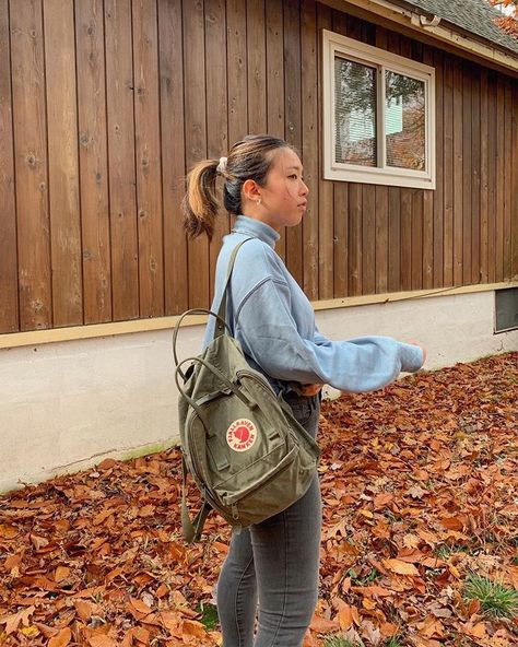 Petite Style, Turtleneck Sweatshirt, I Carry, Simple Outfit, Shopping App, Weekend Trips, Petite Fashion, Kanken Backpack, Fjallraven Kanken Backpack