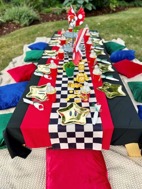 Mario Go Kart Birthday Party, Mario Kart Bday Party, Mario Kart 8 Birthday Party, Super Mario Bros Party Table Ideas, Super Mario Party Table Decorations, Mario Birthday Party Table Set Up, Mario Party Goodie Bags, Backyard Mario Party, Mario Birthday Party Aesthetic