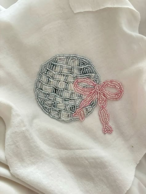 Beaded Embroidery Shirt Diy, Bead Embroidery Aesthetic, Diy Beaded Shirt, Mirrorball Embroidery, Bead Embroidered Shirt, Bead Embroidery Tshirt, Beaded Tshirts, Beaded Embroidery Shirt, Beads Shirt