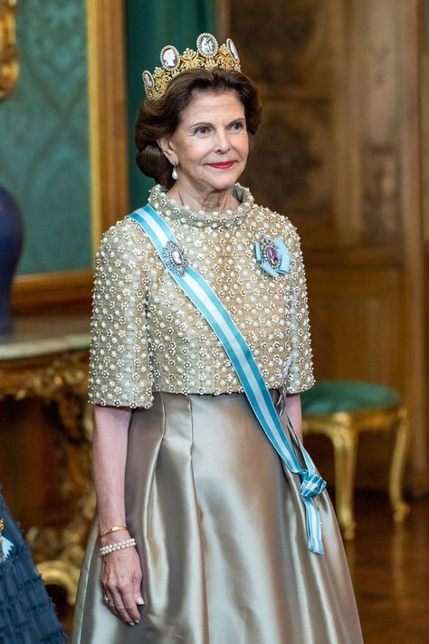 The King and Queen of Sweden Host State Banquet in Honour of the King and Queen of Spain Queen Silvia Of Sweden, Queen Of Spain, State Banquet, Queen Of Sweden, Victoria Prince, Sweden Fashion, Royal Portraits, Swedish Royalty, Queen Silvia