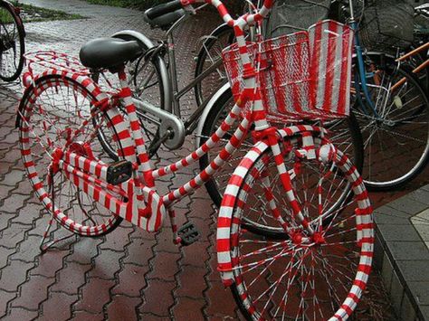 Candy cane bike Bici Retro, Bike Parade, Bike Decorations, Bike With Basket, White Bike, Red Day, I Want To Ride My Bicycle, Candy Cane Christmas, Beautiful Bike