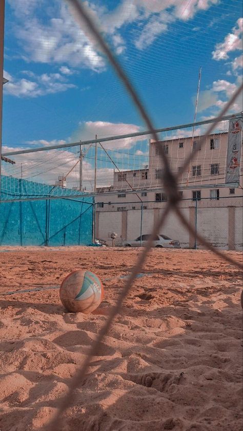 Soccer Room, Volleyball Photography, Acoustic Guitar Photography, Volleyball Wallpaper, Fake Foto, Volleyball Skills, Ball Aesthetic, Volleyball Quotes, Beach Volley