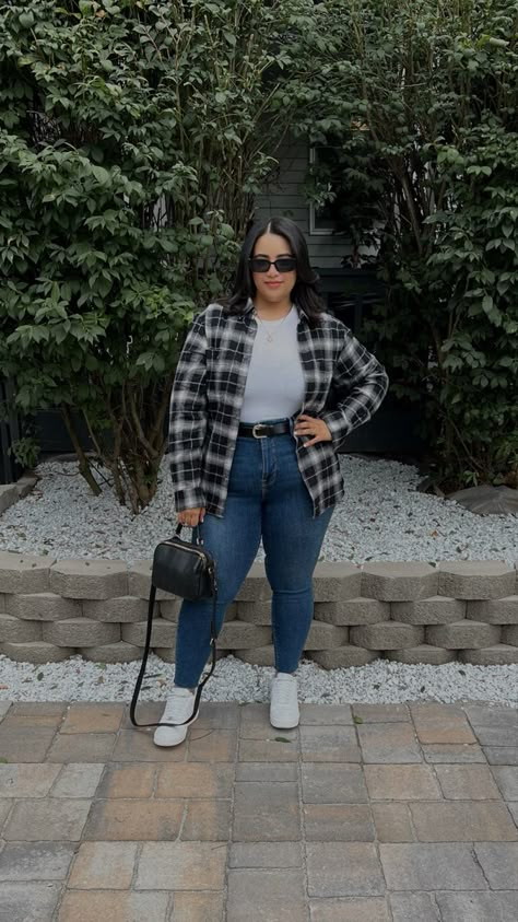 Plus size outfit ideas for fall Consert Outfits Ideas Plus Size, Winter Fashion Outfits 2023 Plus Size, Flannel Outfits Plus Size, Curvy Winter Outfits 2023, Rbd Outfits Ideas Concert Plus Size, 2023 Plus Size Outfits, Outfits Invierno Curvy, Rbd Outfits Ideas, Sweatpants Outfit Baddie