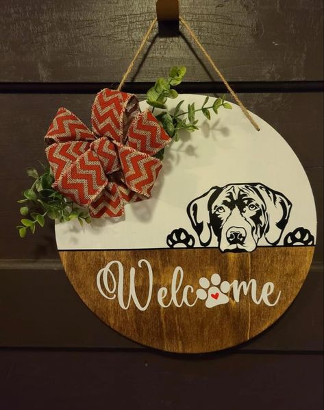 Wooden Circle Signs Diy, Circular Door, Circle Signs, Welcome Wood Sign, Welcome Signs Front Door, Floral Door Wreaths, Round Signs, Door Signs Diy, Summer Door Hanger