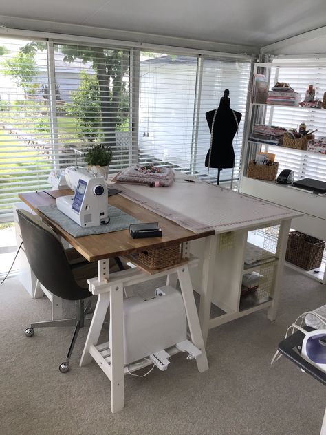 Design Studio Workspace, Sewing Room Inspiration, Colorful Hairstyles, Fashion Designer Studio, Shoelace Patterns, Sewing Room Design, Art Studio Room, Sewing Room Decor, Sewing Space