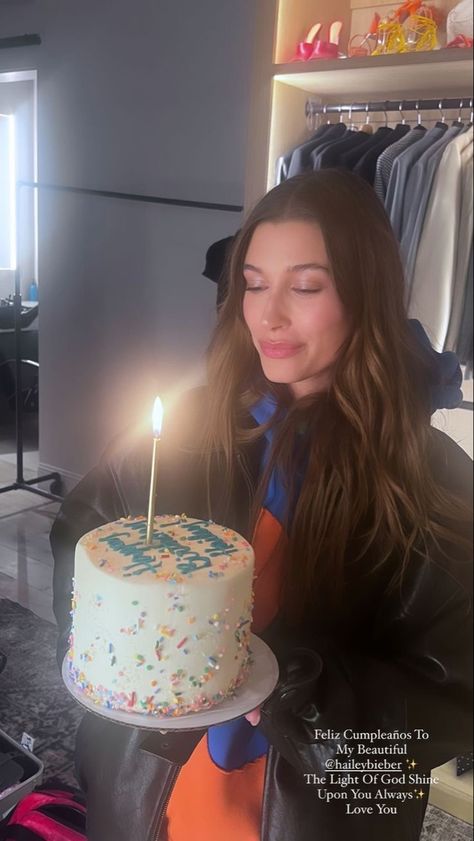 Anna Astrup, Blowing Candles, Clean Makeup Look, Hayley Bieber, Confetti Tour, Hailey Bieber Outfits, Big Nose Beauty, Camila Morrone, Singing Happy Birthday