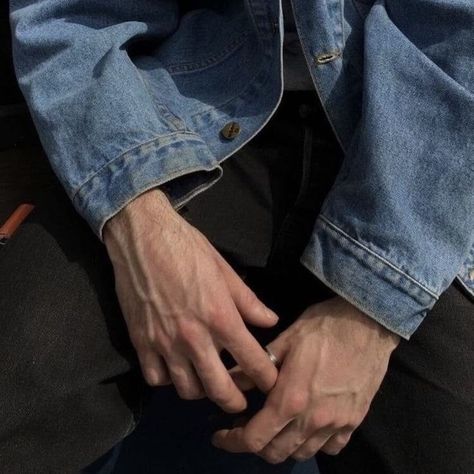 billy loomis · scream vi aesthetic film｜♡︎ Hand Veins, Muka Lelaki, Instagram Boys, Jess Mariano, Dirty Air, Hand Reference, Hand Pictures, Male Hands, Pretty Hands