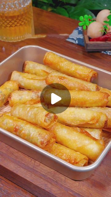 Veggie Spring Rolls Recipe, Spring Roll Chicken, Recipes Using Spring Roll Wrappers, How To Fold Spring Rolls, Spring Roll Recipe Chicken, Easy Chinese Appetizers, Chicken Starter Recipes Appetizers, Rice Paper Rolls Dipping Sauce, How To Make Spring Rolls