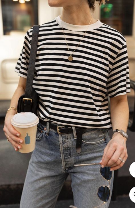 Stylish Tshirts For Women Outfit, Stripped Tshirt Outfits Women, Trendy Striped T-shirt For Day Out, Trendy White T-shirt With Contrast Stripes, Striped Tshirt Outfits, Classic Striped Collared T-shirt, Chic Striped Crew Neck T-shirt, 2024 Moodboard, Outfit Primavera