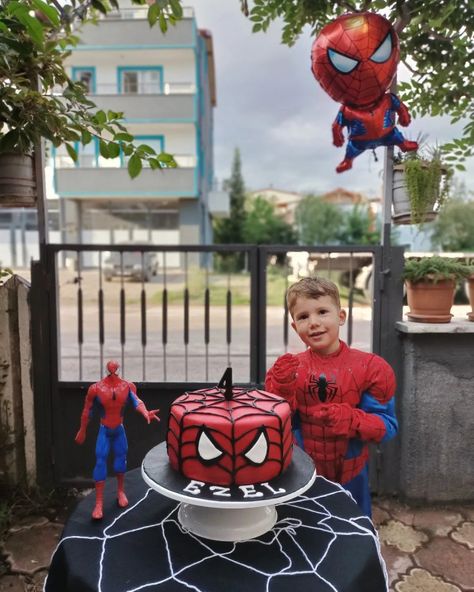 Spiderman Pasta, Spiderman Party, Spiderman Birthday, Balloon Decorations, Football Helmets, Spiderman, Happy Shopping, Balloons, Cake