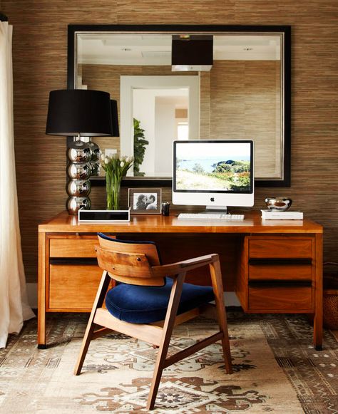 Wood desk in earthy home office with midcentury modern pieces Mid Century Modern Room, Earthy Home, Modern Interior Decor, Mid Century Desk, Mid Century Modern Interiors, A Desk, Scandinavian Home, Mid Century House, Home Office Design