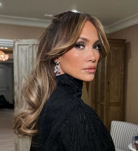 Jlo Hair Color, Jlo Hair Colors, Jlo Hair, Schiaparelli Haute Couture, Cute Wedding Hairstyles, Short Hair For Boys, Jennifer Lopez Hair, Hair Quiz, Barbie Hair