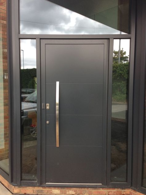 Hormann TopPrestige Plus Style 693 in RAL 7016 Anthracite Grey Modern Grey Front Door, Exterior House Doors, Aluminium Front Door, Pintu Interior, Modern Entrance Door, Side Entrance, Modern Exterior Doors, Contemporary Front Doors, Modern Entrance