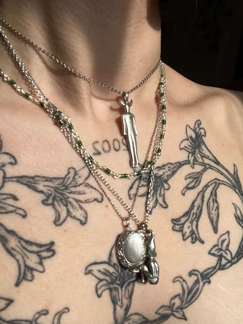 Tattoos For Love, Jewellery Tattoo, Bones Tattoo, Tattoo Collar Bone, Bone Tattoo, Torso Tattoos, Bone Tattoos, Aesthetic Tattoo, 1 Tattoo