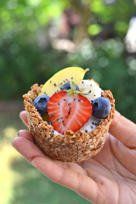 Granola Cups, Wedding Foods, Vegan Granola, Mini Torte, Vegan Wedding, Healthy Vegan Snacks, Vegan Banana, Granola Recipes, Homemade Granola