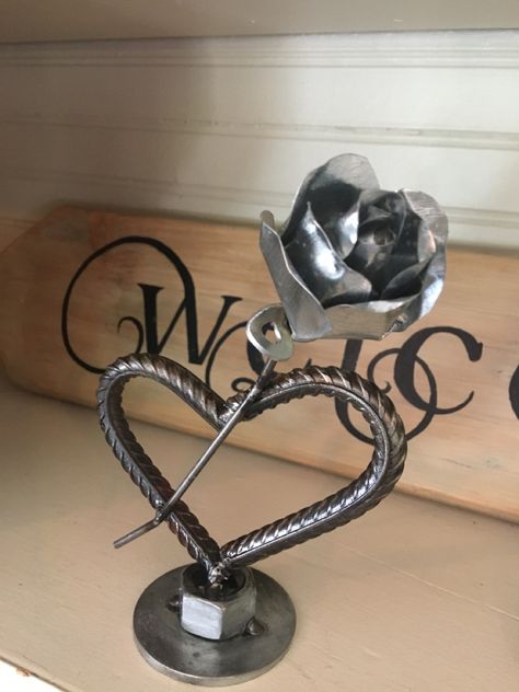 Valentine Welding Projects, Welding Art For Her Gifts, Welded Mothers Day Gifts, Welding Crafts For Girlfriend, Welding Projects Ideas For Girlfriend, Welded Gifts For Boyfriend, Metal Gift Ideas, Welded Gifts For Girlfriend, Welding Projects For Girlfriend