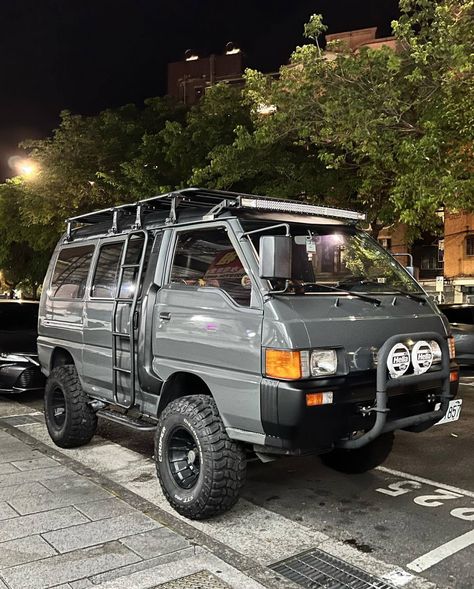 Mitsubishi Delica Camper, Mitsubishi Delica 4x4, L300 Mitsubishi, Delica Van, Mini Trucks 4x4, Mobil Off Road, Homemade Go Kart, Mercedes Van, Toyota Van