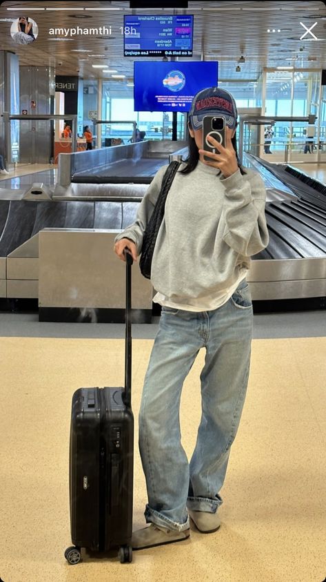 Airport Outfit Summer, Cute Travel Outfits, Europe Travel Outfits, Birkenstock Outfit, Airport Aesthetic, Airport Outfits, Airport Fits, Summer Outfits 2024, 사진 촬영 포즈