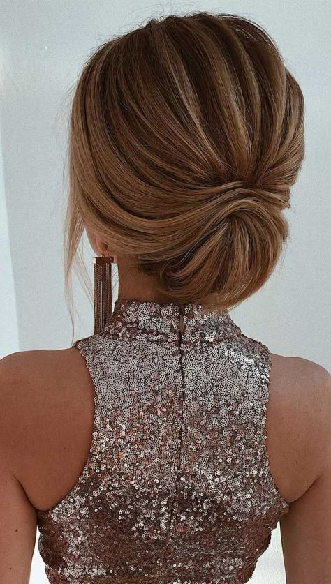 Party Hairstyles Updo, Hairstyles Easy Updo, Sylvester Party, Nye Hairstyles, New Braided Hairstyles, Holiday Party Hair, Christmas Party Hairstyles, New Year Hairstyle, Easy Updo