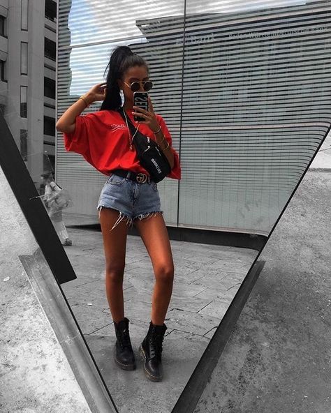 Oversized Tshirt Outfit, Red Ootd, Look Hip Hop, Spring Look, Looks Street Style, Mode Inspo, Spring Summer Outfits, Festival Outfit, Outfits Casuales