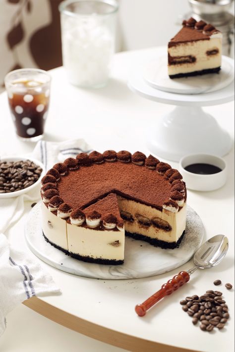 Cheesecake Slice Photography, Tiramisu Pictures, Birthday Tiramisu Cake, Japanese Cheesecake Decoration, Tiramisu Cake Design, Tiramisu Cake Aesthetic, Tiramisu Wedding Cake, Tiramisu Birthday Cake, Tiramisu Aesthetic