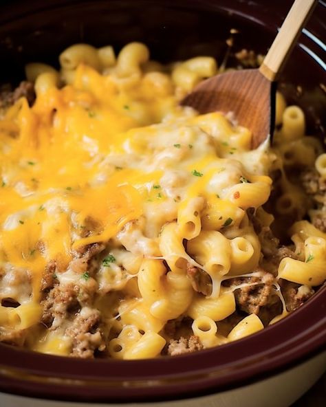 Chili Mac Recipe, Chili Mac, Easy Pasta Dishes, Winter Dinner Recipes, Beef Casserole Recipes, Winter Dinner, Paula Deen, Goulash, Crockpot Recipes Slow Cooker