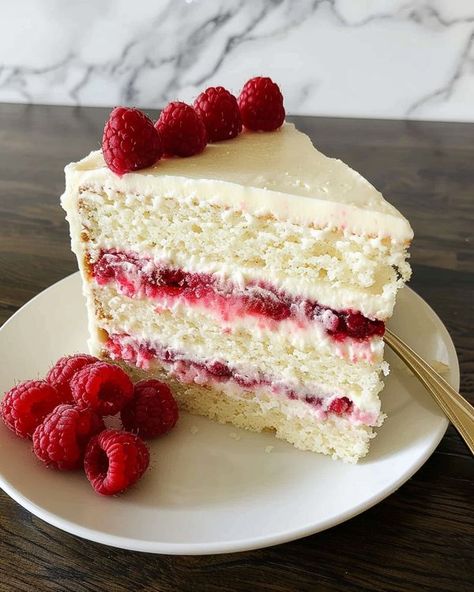 MorselShip White Chocolate Raspberry Cake, White Chocolate Cake, Chocolate Raspberry Cake, Raspberry Cake, White Chocolate Raspberry, Dream Cake, Cake With Cream Cheese, Chocolate Raspberry, White Cake