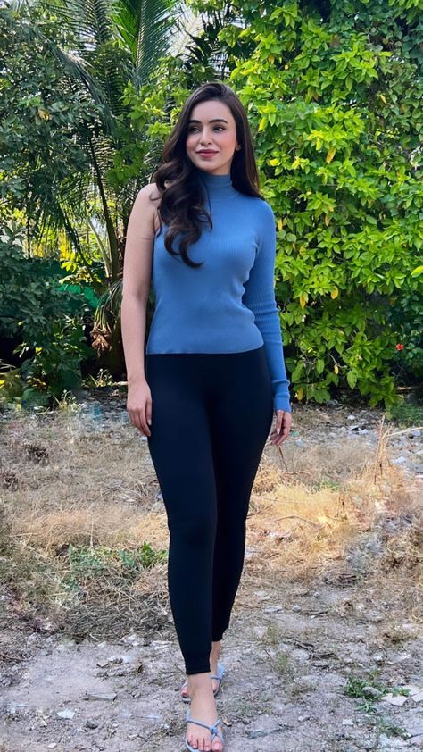 Ankita Sharma, Desi Beauty, Desi, Capri Pants, Instagram Photos, Pants, Beauty, Instagram, Trousers