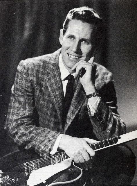 Chet Atkins (June 20, 1924 - June 30, 2001) American musician, songwriter and producer. Grouper Musician, Angus Young Guitar, American Bandstand 50s, American Authors Band, Don Williams, Folk Musician, Woody Guthrie Guitar, Chet Atkins, Play That Funky Music