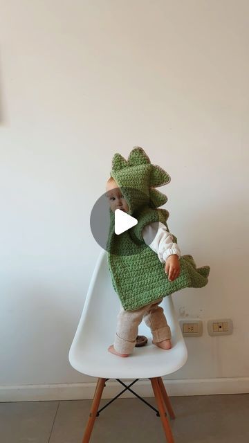 Crochet Dinosaur Sweater, Crochet Baby Vest, Crochet Vest Pattern Free, Dinosaur Crochet, Crochet Beginner, Dinosaur Sweater, Dinosaur Blanket, Crochet Toddler, Baby Dinosaur