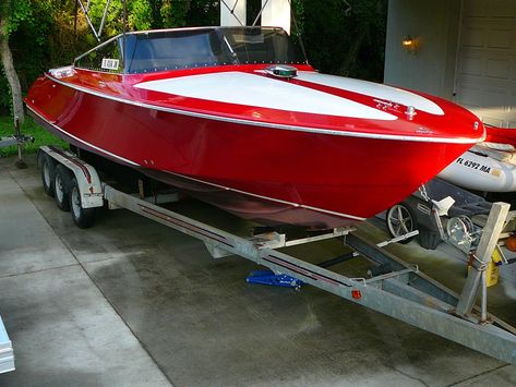 Fino 30 sport boat Small Power Boats, Speed Boats For Sale, Boat Furniture, Plywood Boat Plans, Plywood Boat, Luxury Boat, Ski Boats, Wooden Boat Plans, Fast Boats