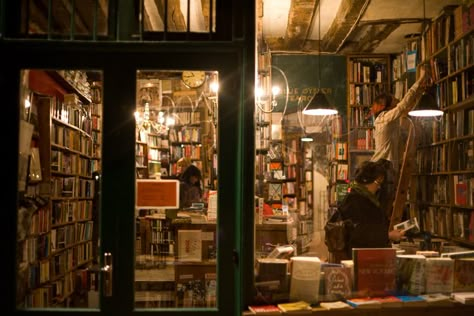 Shakespeare & Company, Paris. Old Money Interior Design, Old Money Interior, Liverpool Uk, Vintage Market, Autumn Aesthetic, Book Store, Gilmore Girls, Book Aesthetic, Fall Vibes