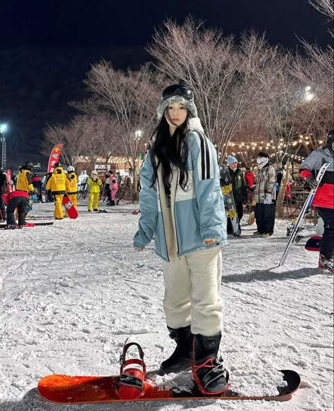 Freezing Weather Outfit, Black Chic Dress, Ski Outfit Aesthetic, Cute Snowboarding Outfits, Japan Outfit Winter, Granby Colorado, Ski Outfit For Women, Dress Kawaii, Colorado House