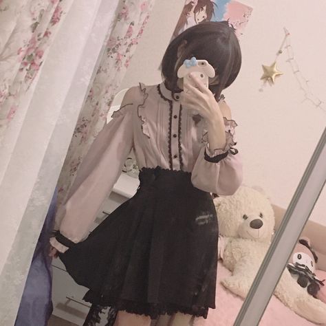 jirai kei 地雷 ena shinonome cosplay Ena Shinonome Jirai Kei, Ena Shinonome Outfit, Ena Shinonome Aesthetic, Ena Shinonome Cosplay, Jirai Kei Clothes, Jirai Kei Accessories, Jirai Kei Icon, Jirai Kei Outfit Ideas, Ena Aesthetic